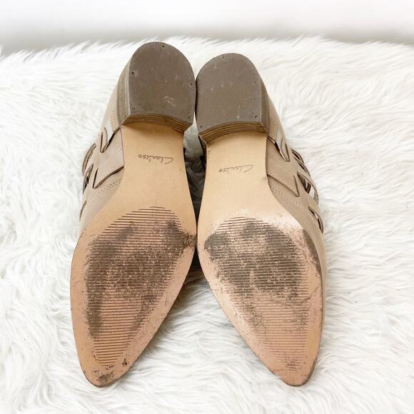 Clarks Narrative 8.5 M Wokmens Beige Leather Buckle Strap Ankle Booties - Picture 10 of 10